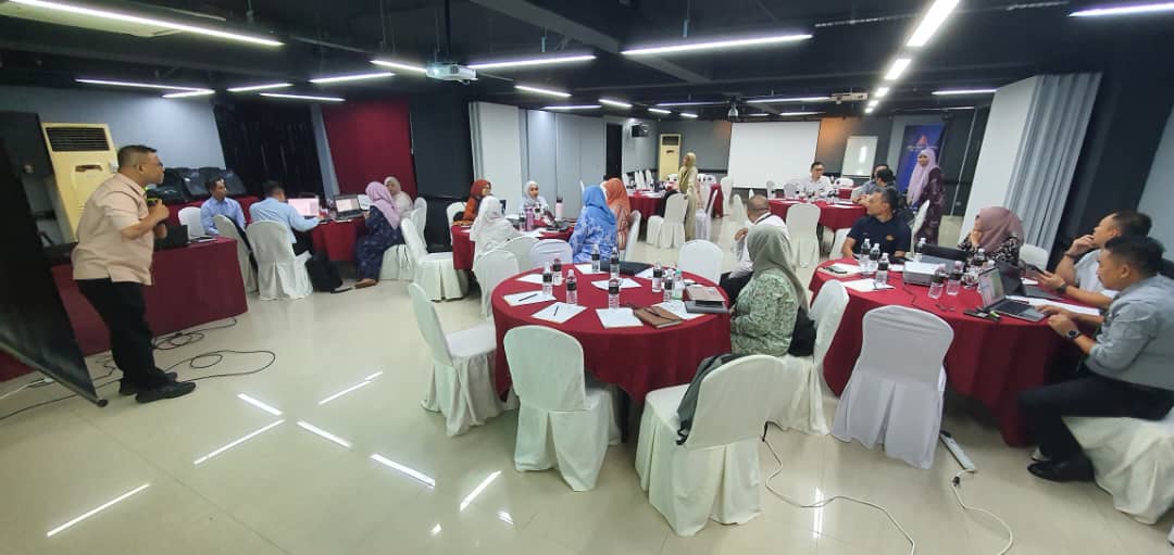 Unit Pengurusan Nilai (UPN), BPPK, CPAB, JKR (@uvm_jkr) on Twitter photo 23-26 Jun 2025 Kajian Value Engineering (VE) bagi 4 projek
<a href="/KemPendidikan/">KPM</a>
yang dimudahcara oleh pasukan fasilitator
<a href="/uvm_jkr/">Unit Pengurusan Nilai (UPN), BPPK, CPAB, JKR</a>
<a href="/JKRCPAB/">Caw. Perancangan Aset Bersepadu, JKR Malaysia</a>
<a href="/IPJKR_Official/">JKR Malaysia Rasmi</a>
<a href="/RoslanisE/">Roslan bin Ismail</a>
<a href="/JkrMaria/">Maria Marcus</a>
<a href="/RbSafarina/">SafarinaRB</a> 23-26 Jun 2025 Kajian Value Engineering (VE) bagi 4 projek
<a href="/KemPendidikan/">KPM</a>
yang dimudahcara oleh pasukan fasilitator
<a href="/uvm_jkr/">Unit Pengurusan Nilai (UPN), BPPK, CPAB, JKR</a>
<a href="/JKRCPAB/">Caw. Perancangan Aset Bersepadu, JKR Malaysia</a>
<a href="/IPJKR_Official/">JKR Malaysia Rasmi</a>
<a href="/RoslanisE/">Roslan bin Ismail</a>
<a href="/JkrMaria/">Maria Marcus</a>
<a href="/RbSafarina/">SafarinaRB</a>