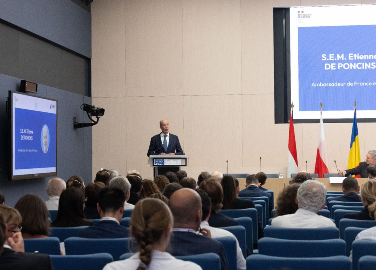 Podczas pierwszej edycji Forum Biznesu Europy Środkowej i Ukrainy w <a href="/Senat/">Sénat</a> 🇫🇷 Ambasador <a href="/EdePoncins/">Etienne de Poncins</a> potwierdził zdecydowane zaangażowanie Francji na rzecz wzmacniania partnerstw gospodarczych i wspierania przedsiębiorstw w regionie.
#Ukraina #EuropaŚrodkowa #DyplomacjaGospodarcza