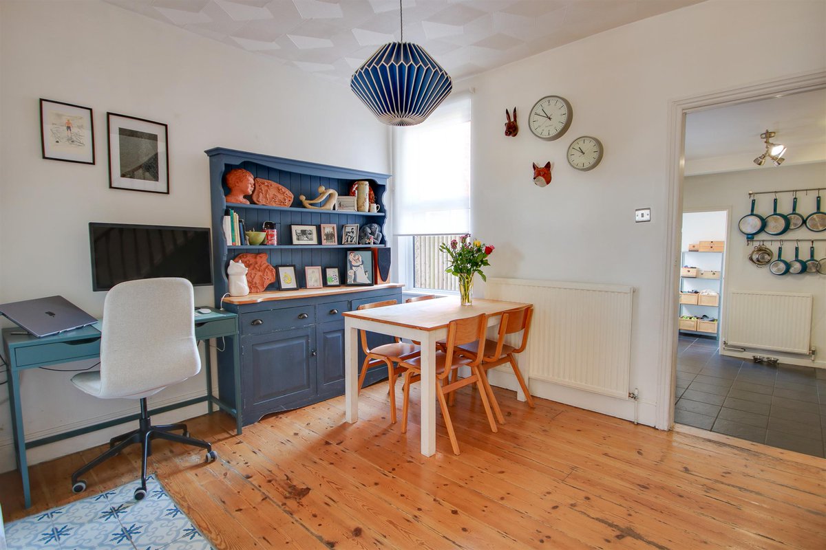 This #property in #Itchen #Southampton is a true credit to the current owners, who have designed the #house with modern living in mind, whilst retaining some beautiful character features.

Info- fieldpalmer.com/properties/itc…

Call Field Palmer Bitterne 023 8042 2600