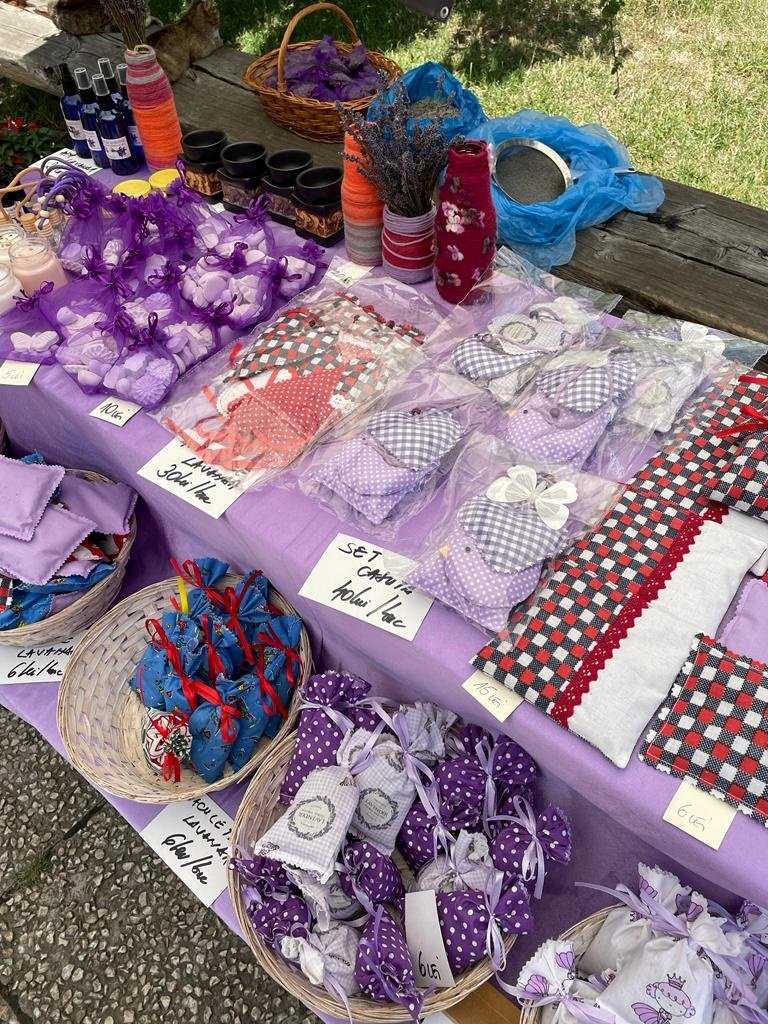 'Bükreş'in Lavanta Tezgahları... Koşullar uygun olduğunda ortalama 20 yıl yaşayabilen uzun ömürlü bir bitkidir lavanta. 

Yakın zamana kadar dolaplardaki giysilerin güzel kokması için...'

Devamı web sitemizde 

#bükreş #lavanta #necladursun #birbalkanesintisi #bucharest