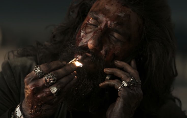 ashthetics08's tweet image. A decade of stanning &amp;amp;he keeps surprising with his performance when given the right script 🫡 Outdone urself with #Dhurandhar. Expressive eyes, the aura, the magnetic screen presence this is where you belong &amp;amp; what makes the fans happiest 🔥💥👑  @RanveerOfficial Enamoured 🙌
