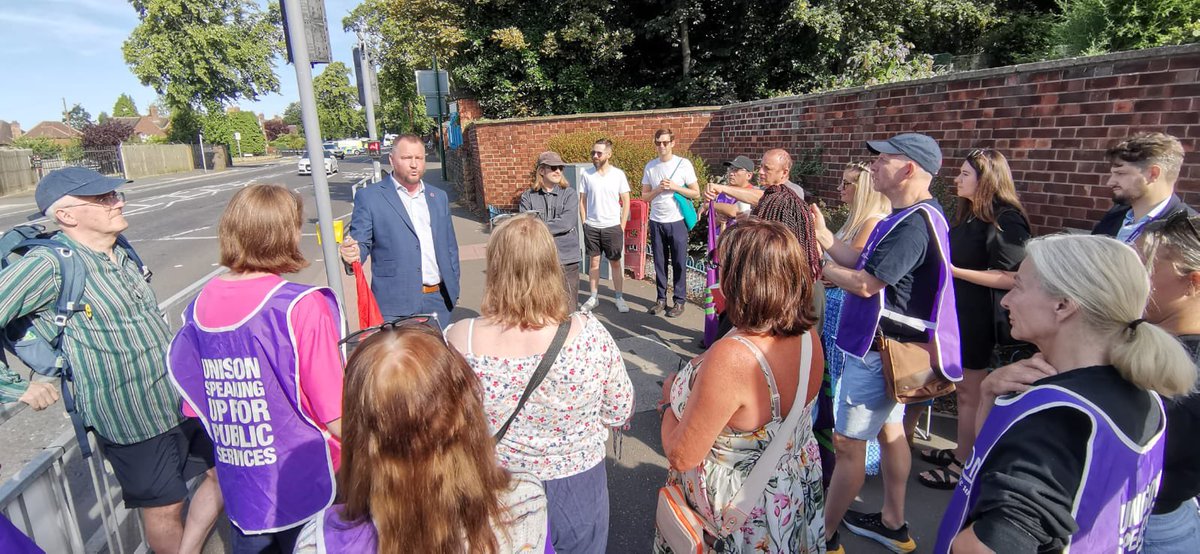 kchewings's tweet image. ✊ It was a pleasure speaking to the striking health care workers at Nottingham City Hospital today. Shame on the bosses still refusing back pay for their hard work through Covid. Their dedication deserves respect – not betrayal.
#Solidarity #PayJustice #NHSStrike 💙👊