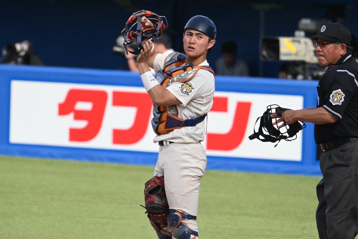 【硬式野球】左腕のリードに指揮官も太鼓判を押す #土肥憲将 は1試合を任せられる捕手を目指し流れを呼ぶ守備にこだわる（春季リーグ戦振り返りインタビュー⑪）

⬇️記事はこちらから
 sports-hosei.net/82119/

(写真：今季は左腕と組んでの出場が多かった土肥)

#スポホウ #法政 #六大学 #執念