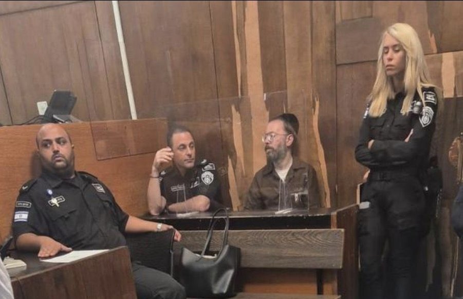 ישראל פריי, שהוא לא עיתונאי בשום צורה,  כתב משפט שכל ערבי ממזרח ירושלים היה מוצא את עצמו נעצר . היום נציב שב״ס קובי יעקובי החליט להעביר אותו לאגף לאסירים ביטחוניים. הוא כתב משפט שמחבל היה נרתע מלכתוב. 
תפסיקו לייחס כל דבר לבן גביר כאילו הוא חלילן מהמלין, הייתה כאן ביקורת של