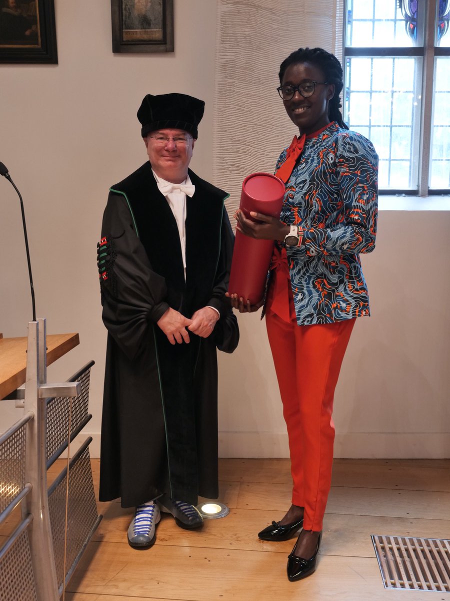 cnsiro's tweet photo. On July 8th, I successfully defended my PhD 🎓✨
My thesis, "Rethinking the Human-Centered Evaluation of Conversational Systems," explores aligning conversation evaluation with real human needs.
Thanks to my supervisors @mdr  and @maliannejadi  for their support. https://t.co/L3Le6kDe2Y