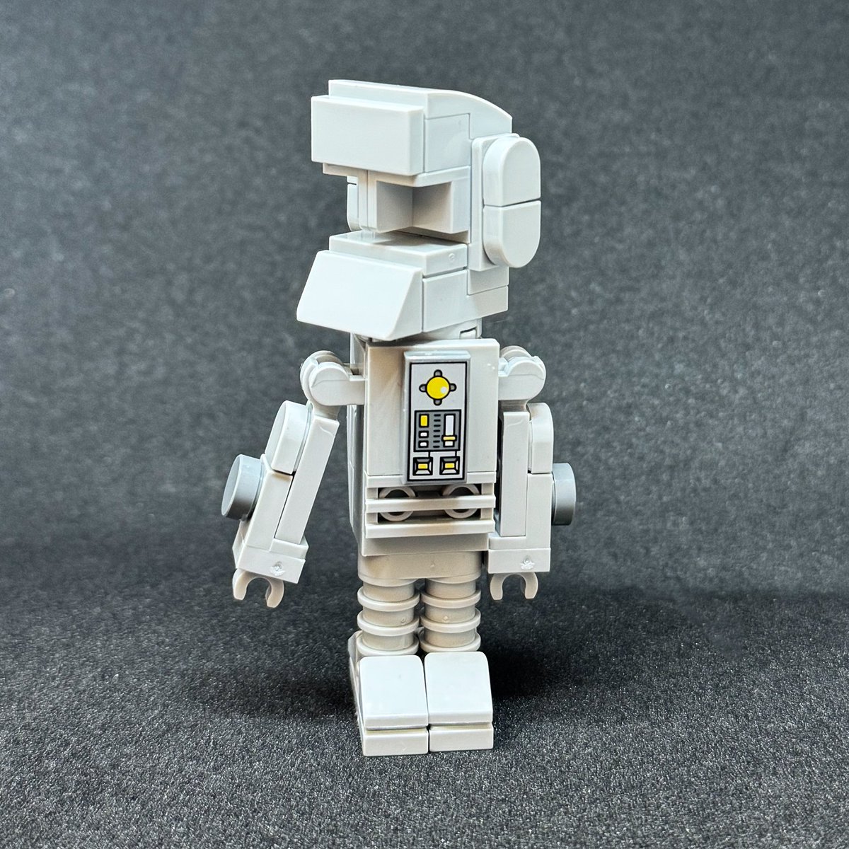 dafttom's tweet image. Here's a new LEGO Ideas build: Marvin the Paranoid Android—brick-built, sulky, and slightly bigger than minifig scale. Based on his classic BBC look. He hates it already.  #LEGOIdeas #HitchhikersGuide #MarvinTheParanoidAndroid

ideas.lego.com/s/p:57b5236ec8…