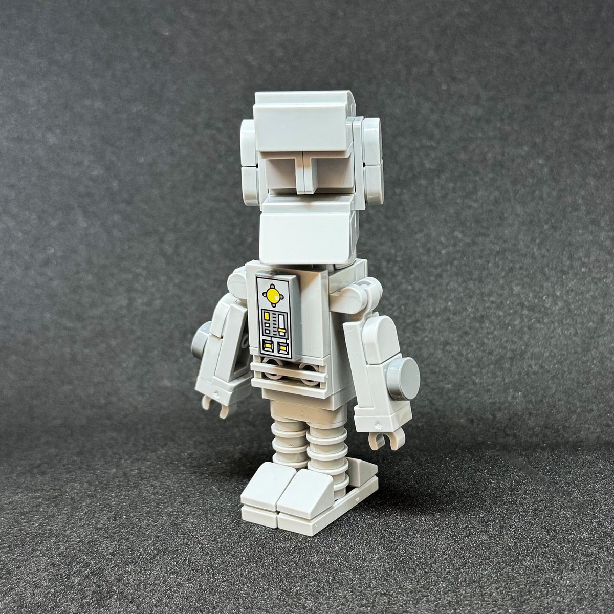 dafttom's tweet image. Here's a new LEGO Ideas build: Marvin the Paranoid Android—brick-built, sulky, and slightly bigger than minifig scale. Based on his classic BBC look. He hates it already.  #LEGOIdeas #HitchhikersGuide #MarvinTheParanoidAndroid

ideas.lego.com/s/p:57b5236ec8…