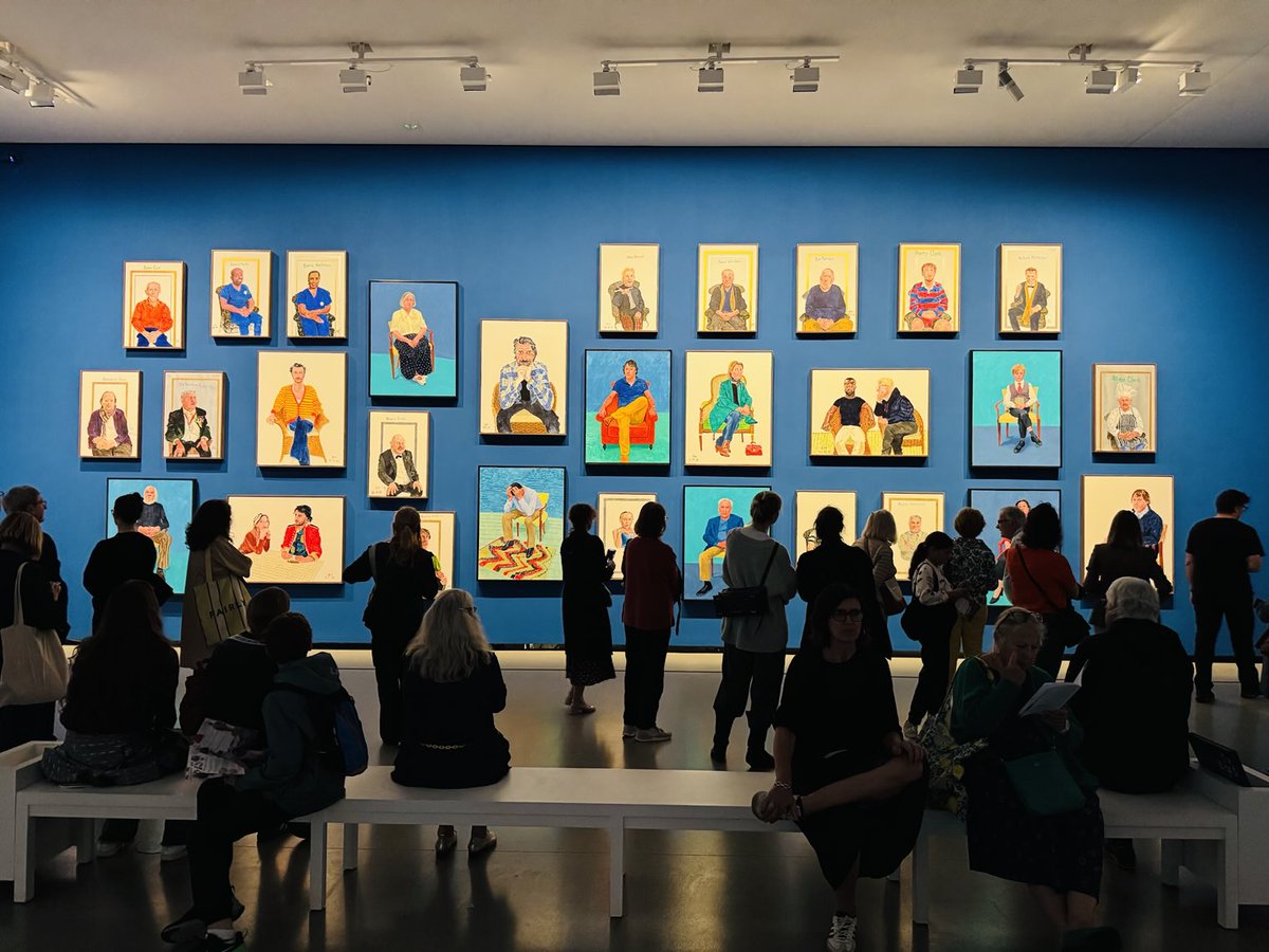 “Look,look longer” 

What a privilege to see . 

#davidhockney

⁦<a href="/FondationLV/">Fondation LV</a>⁩