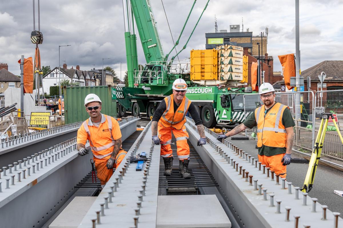 theTRUpgrade's tweet image. Last weekend (July 5-6), TRU completed its latest series of upgrades after five consecutive weekends of work between Leeds and York, that will support the electrification of the railway. 🛠️

7.5km of wiring has now been completed between Micklefield and Church Fenton, following…