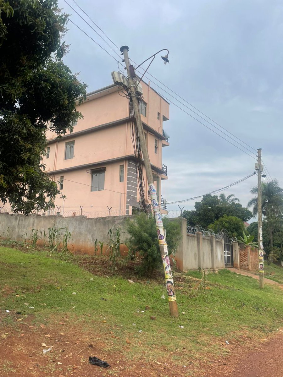 MJonah4's tweet photo. @UEDCLTD We have this upcoming disaster which needs immediate attention but your team in Jinja are just deldalin on this issue yet you say we report such kind of issues to you to avoid the worst that might come up. Please look at this pole is it really safe to surrounding area? https://t.co/yLpyoGOoa6