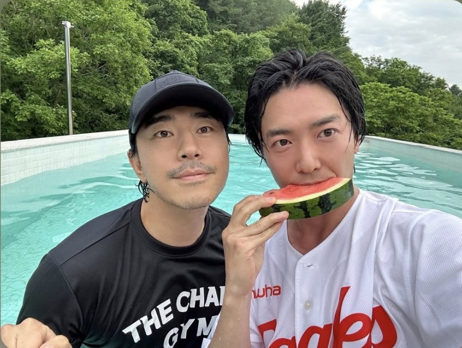 수박먹는 김우꾸 🍉🍉🍉🍉🍉