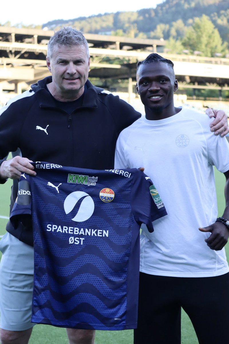 SannieDaara's tweet image. 🇬🇭 ✍🏾 OFFICIAL: Former Koforidua Semper Fi striker James Ampofo has sealed a move to Norwegian top-tier club Strømsgodset on a 3.5-year deal.

Big step up for the talented Ghanaian forward who moves from Raufoss of Norway! 💥⚽️

#JamesAmpofo #Strømsgodset #Transfers
