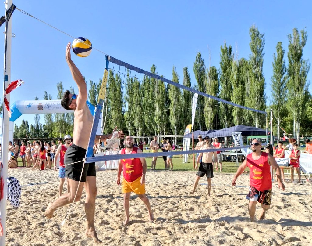 Diegoamartin13's tweet photo. 🟠 VOLEY PLAYA

🏐 @VoleyPlayAranda celebra este sábado la 2️⃣6️⃣' edición del Torneo 4️⃣x4️⃣ 'Villa de Aranda'

➡️ Finalmente la prueba contará con un total de 2️⃣7️⃣4️⃣ participantes repartidos en 6️⃣0️⃣ equipos 

🗓️ 1️⃣2️⃣ de julio (10:00 h)
🏟️ Piscinas 'La Calabaza'

🎦 https://t.co/7e2rNuPtVT