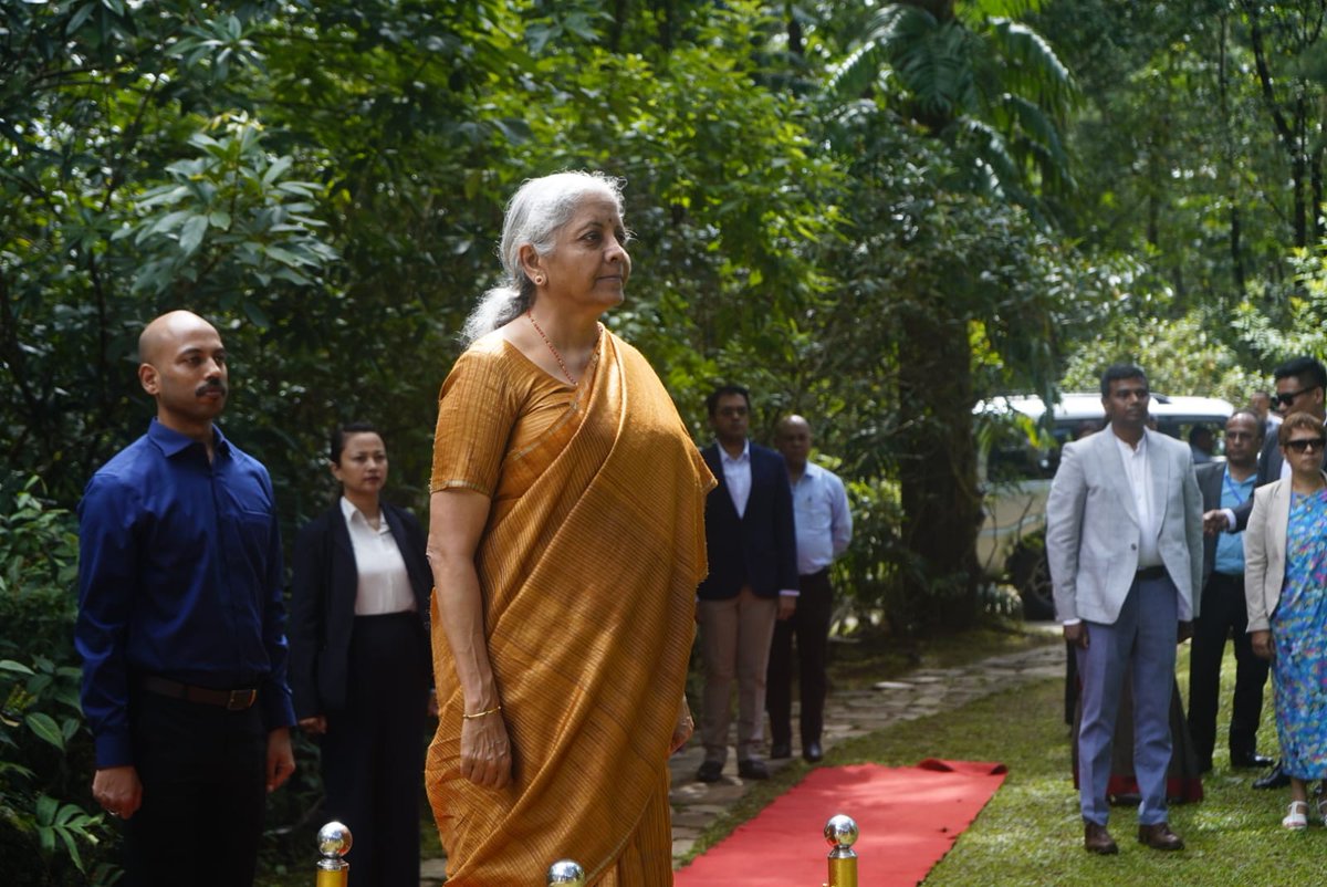 A grand Guard of Honour was accorded to Smt. Nirmala Sitharaman as she began her 4-day visit to Meghalaya, joined by Dr. Mazel Ampareen Lyngdoh. The visit marks key inaugurations and development milestones across the state. 🇮🇳✨
#MeghalayaVisit #GuardOfHonour  #SmartCityMission