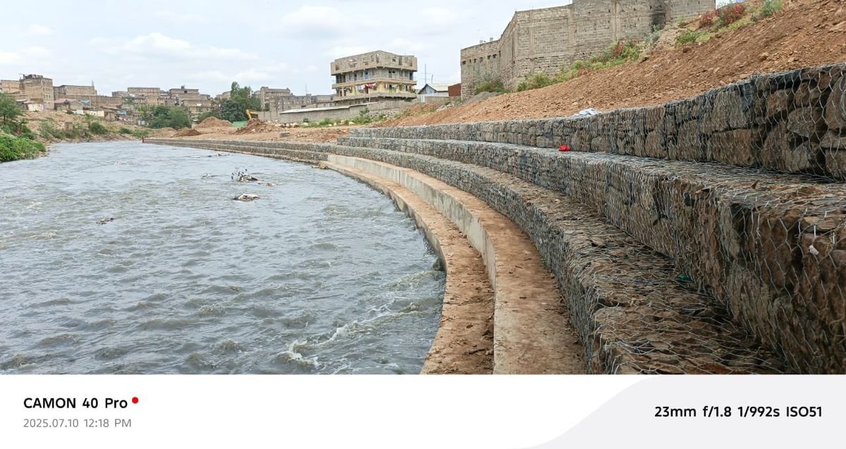 MuthumaGabriel's tweet image. Transformation is the word !
Gabbion works downstream Nairobi River taking shape. This is Lucky Summer area.
Flooding will be a thing of the past once this massive undertaking is done and the river will have beautiful recreational public spaces we can all enjoy.
Kenya Hii…
