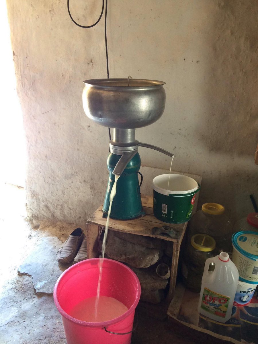 Vay len vay! Ekmeği uzatacan gaymağı sürüp yiyecen.