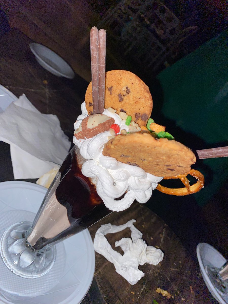 freedahowsakpo's tweet photo. Explosion sucrΓ©e au Bodega β¨ Milkshake by Milkhouse : cookies, chantilly, chocolatβ¦ le paradis en verre π #Foodie #MilkshakeGoals https://t.co/L2gBrV9HOA
