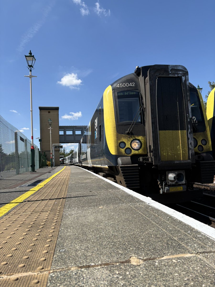 Lovely down at Alton where we are turning back on P2. 450042 now has the lead from 450074 as we get ready to work 1A34 to Waterloo with an additional stop at Wimbledon for the tennis fans. 

I’ll be relieved at Farnham, however, as I have other work from there.