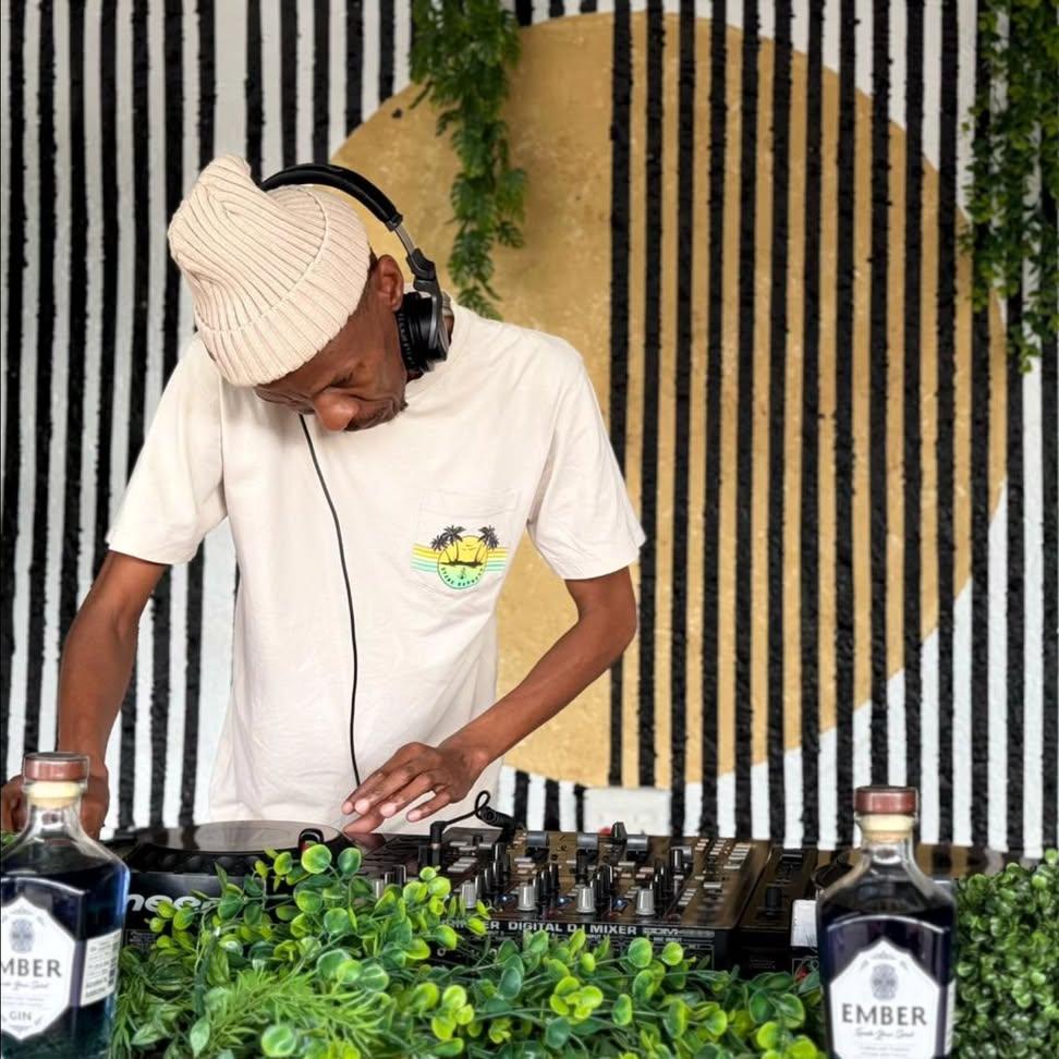 Exciting news on the music front 📰

I've got more beautiful sounds heading your way soon, featuring tracks from the talented @leewilsonmusic and @marlonsaunders And keep an eye out for an upcoming EP 👀

Do not forget to check my album - smrtlnk.app/Khona-La-Album