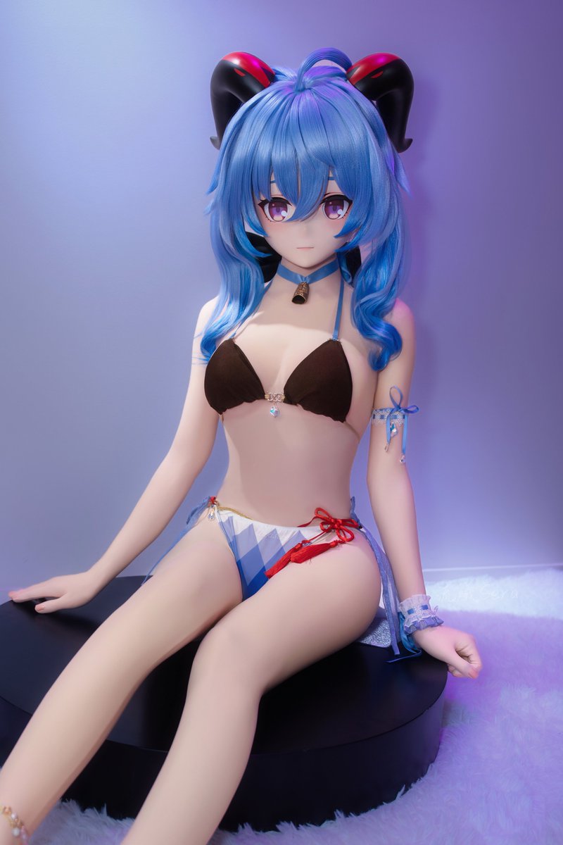 主人您好，我是这周负责满足您需求的真人甘雨手办💙
听说您最喜欢泳装甘雨和真人手办play，所以我会努力当好您的等身手办的💙
需要我配合您动起来的话，就请抓住我的角/脚吧💙

📷：<a href="/1846Xyc/">眠柒</a>