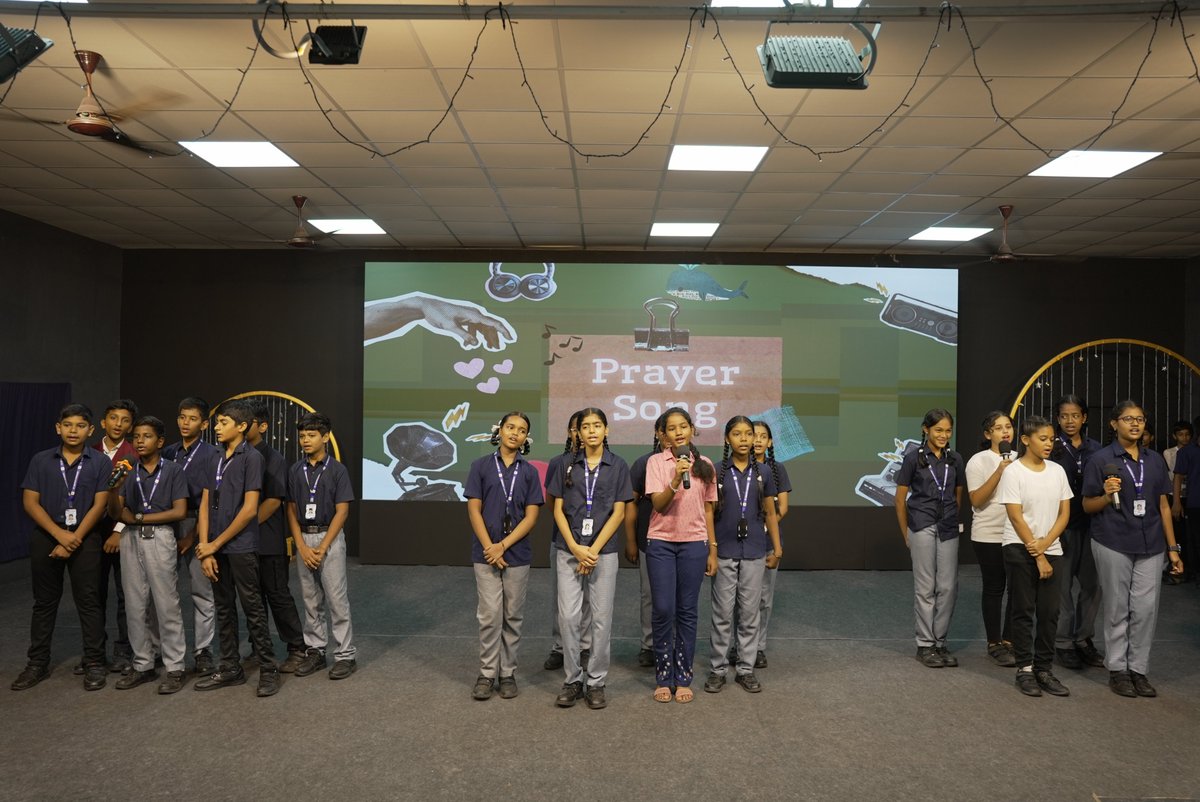 stbrittos's tweet image. 🤝 TEAM = Together Everyone Achieves More!
Class VIII.A’s assembly at St. Britto’s Academy focused on Collaboration, reminding us that teamwork builds success. 🌟👏
📍 stbrittosacademy.edu.in | 📞 9840866053
#ClassAssembly #Collaboration #VIIIA #StBrittosAcademy #Teamwork