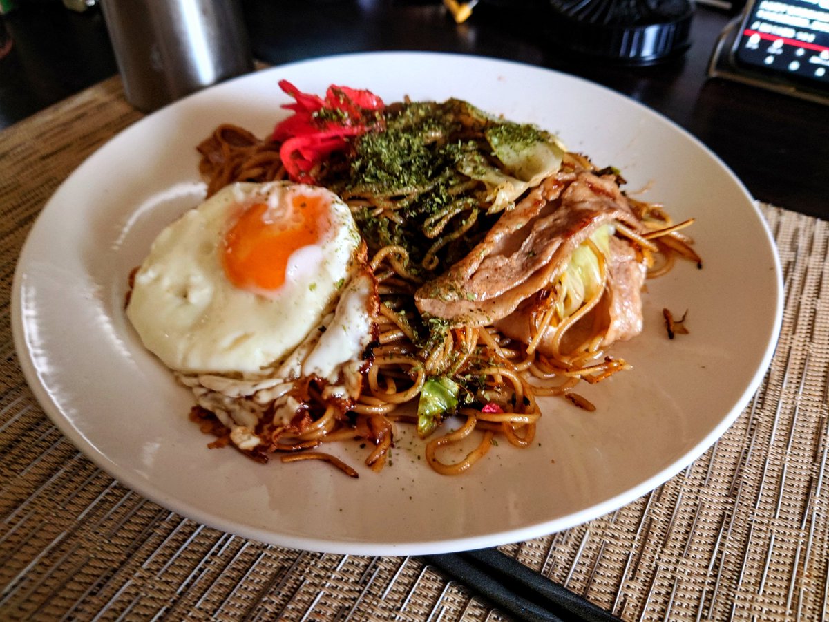tanizoh20's tweet photo. 今週のたにぞぅ飯！

今日も一日お疲れ様でした✨

最近めちゃくちゃ蒸し暑いですねぇ🥵皆さん熱中症にゎお気をつけを……

最近あまりおうちごはんupしてなかったのでまとめて写真upしておきます😅

#たにぞぅ飯 
#おうちごはん
#だし巻き玉子定食 
#屋台風ソース焼きそば 
#焼き飯 
#唐揚げカレー https://t.co/YBIWNDavKP