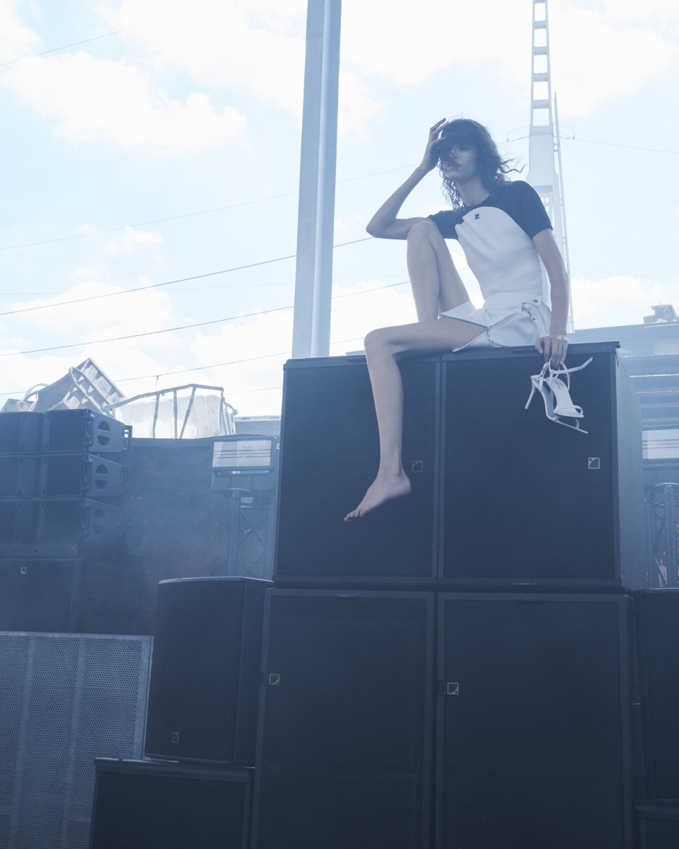 Mica Argañaraz wears Nicolas Di Felice’s FW25 precollection, now available online and in our stores.

Photographed by Sam Rock

Thanks Fabrice Paineau

#courregesFW25
#courreges