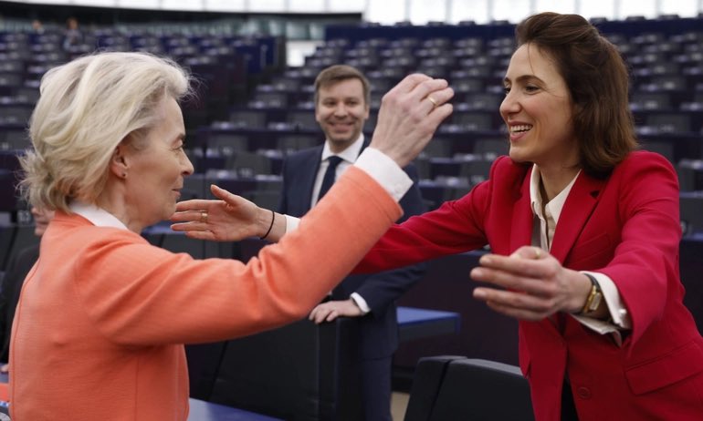 FabriceLeggeri's tweet image. Malgré le #Pfizergate, malgré le #GreenDeal, malgré l’opacité autoritaire de la Commission…

Ce midi, la droite, la gauche et les macronistes ont sauvé Ursula von der Leyen soit en votant contre, soit en s’abstenant. 

L’idéologie passe encore une fois avant les peuples !