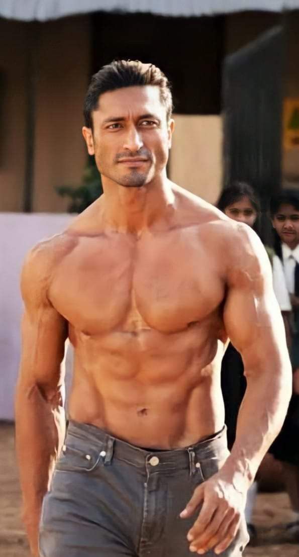 JoshiBh42078072's tweet photo. @VidyutJammwal
Vidyut Jammwal isn’t just an actor — he’s a force of nature. Martial arts, action, discipline, and raw intensity. Bollywood’s true action hero. 💥🧘♂️ #VidyutJammwal #ActionHero #Jammwalions #IndianRambo #Kalaripayattu #FitnessIcon #RealStunts https://t.co/MM8RDJzIVQ