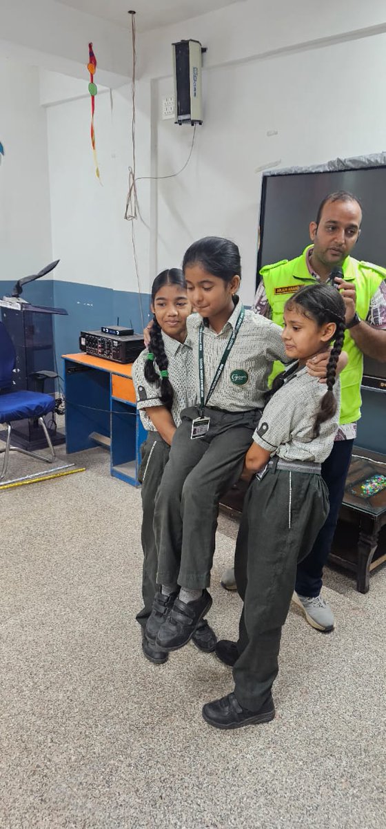 TrinityFound002's tweet photo. Empowering safety at Nav Jeevan Model School, Vishnu Garden (ID: 1514075) with support from SDM Office, West Delhi.
Live BLS & CPR demo by Trinity Foundation to strengthen emergency response.
#SurakshaSathi #TrinityFoundation #BLS #CPR #CommunitySafety #SDMSupport https://t.co/TeT3FNtbhF