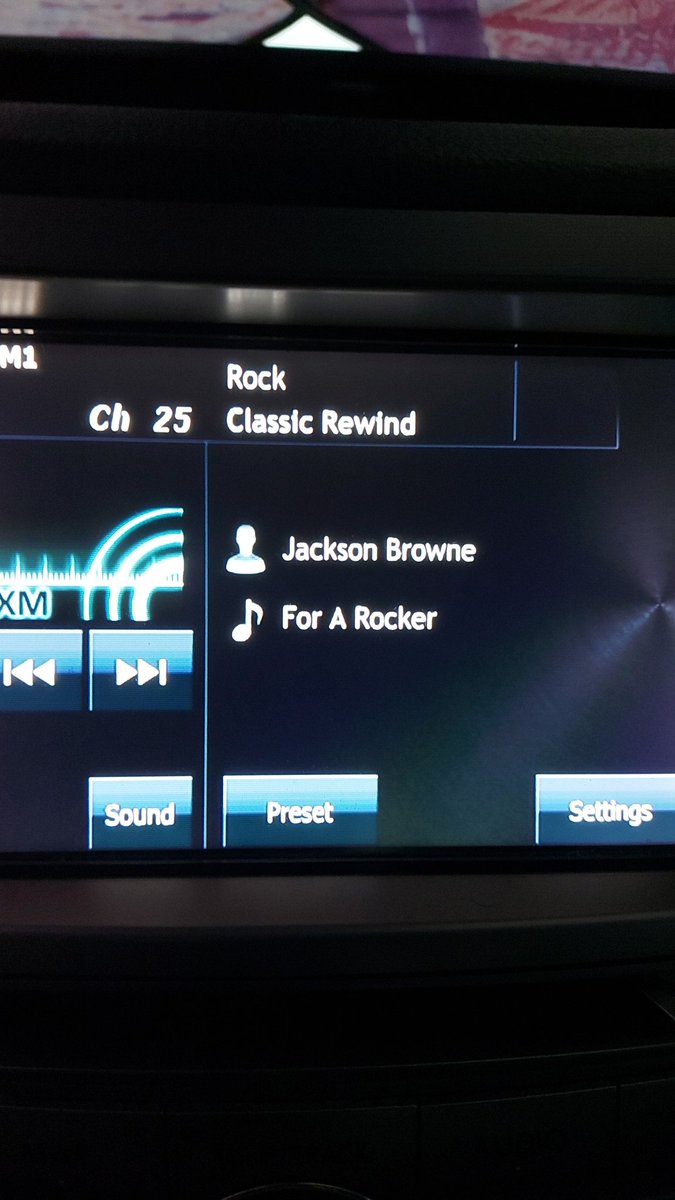 such memories of this song ... friends used to have a band and played the local bars. This was an awesome song!!!😊👍