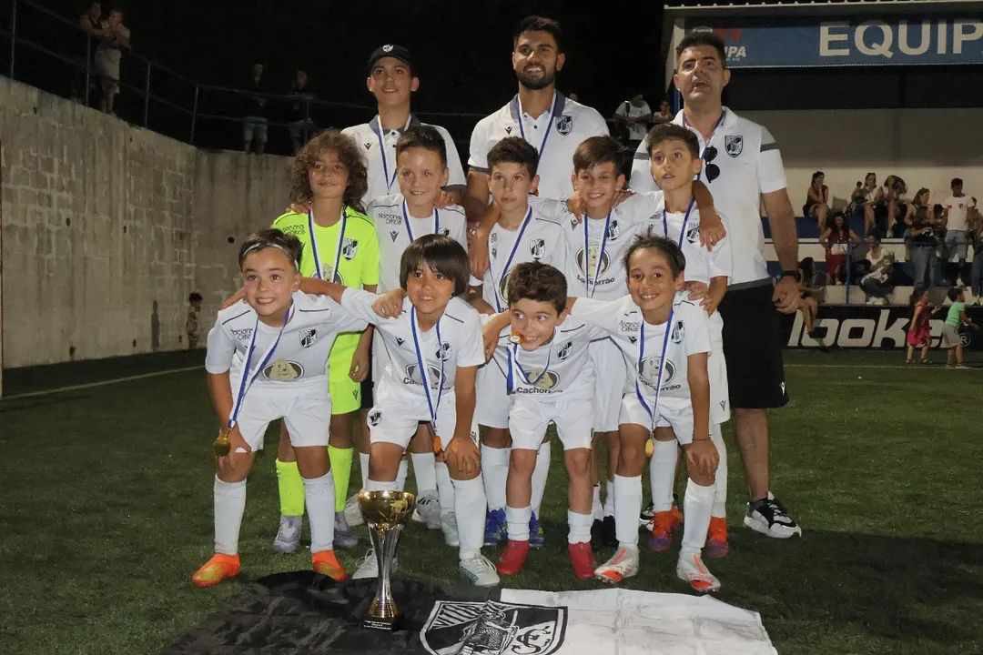 AVitoriaSempre's tweet image. 🏆 1 Lugar | PonteFoot 2005
👉 Traquinas - EF Afonsinhos
⚫️⚪️ Parabéns Conquistadores