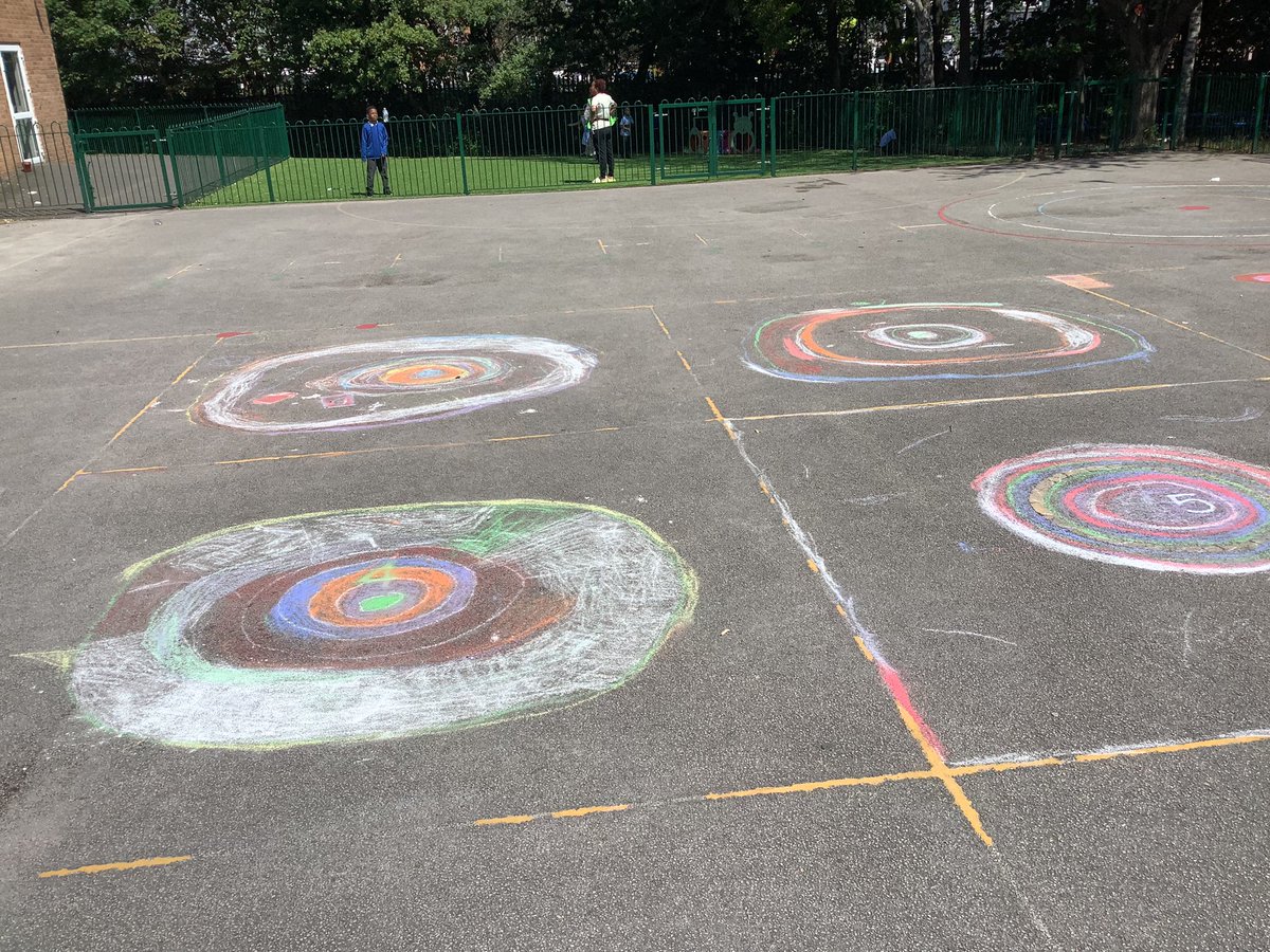 ChadPrimary's tweet image. For Outdoor Learning Week, Year 5 had an outdoor Art lesson. After Mr Paine had introduced the work of the Abstract artist Wassily Kandinsky, we went outside to do a whole class picture inspired by one of his paintings.