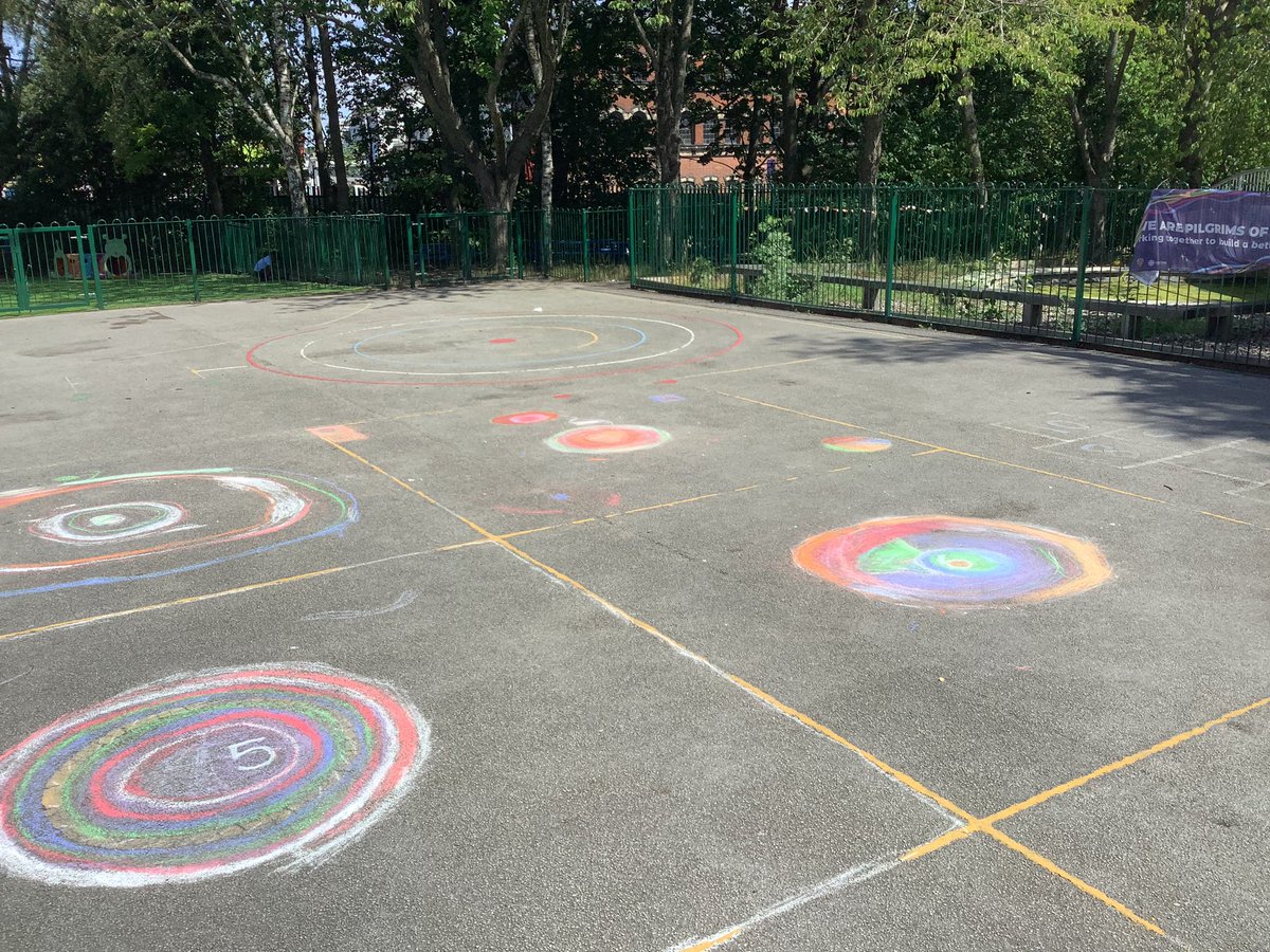 ChadPrimary's tweet image. For Outdoor Learning Week, Year 5 had an outdoor Art lesson. After Mr Paine had introduced the work of the Abstract artist Wassily Kandinsky, we went outside to do a whole class picture inspired by one of his paintings.