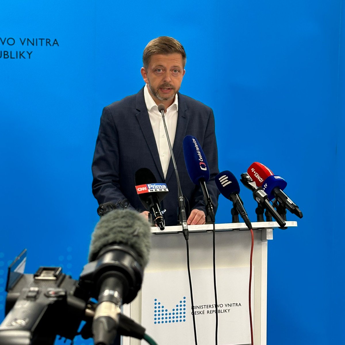 Ministerstvo vnitra (@vnitro) on Twitter photo ⚠️ <a href="/vnitro/">Ministerstvo vnitra</a> odhalilo závažný kyberincident v IT systému resortu. Systém, do kterého se dostal útočník bez oprávnění, byl odpojen a nedošlo k odcizení dat.
<a href="/NUKIB_CZ/">NÚKIB</a> incident důkladně prověřuje, jednou z variant je zapojení cizí státní moci. Více informací zatím nelze zveřejnit.⬇️ ⚠️ <a href="/vnitro/">Ministerstvo vnitra</a> odhalilo závažný kyberincident v IT systému resortu. Systém, do kterého se dostal útočník bez oprávnění, byl odpojen a nedošlo k odcizení dat.
<a href="/NUKIB_CZ/">NÚKIB</a> incident důkladně prověřuje, jednou z variant je zapojení cizí státní moci. Více informací zatím nelze zveřejnit.⬇️