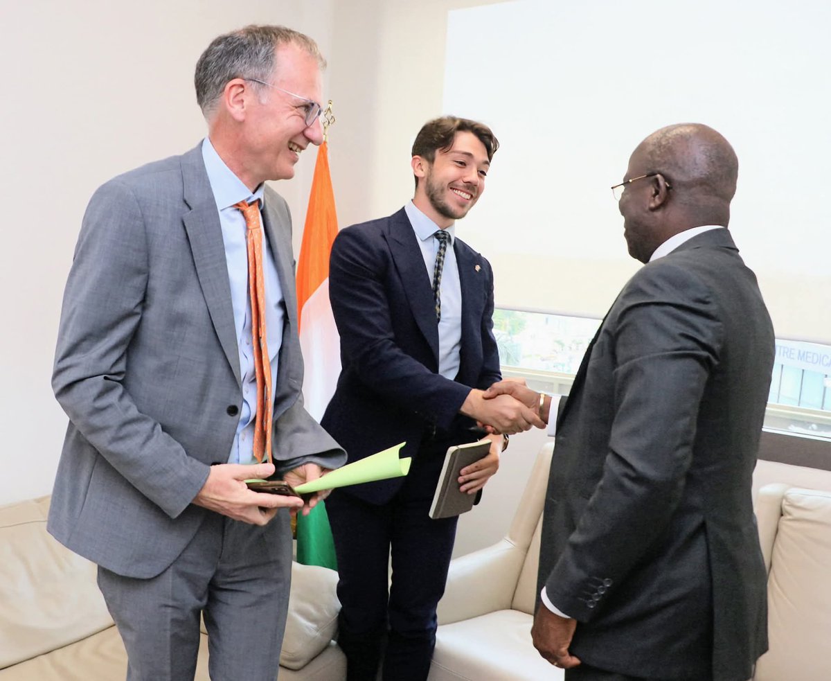 Un plaisir d’être reçu par le Ministre 🇨🇮 de l’Environnement, du Développement Durable et de la Transition Écologique. 🇬🇧 contribue à la transition écologique ivoirienne à travers ses investissements dans les centrales solaires, hydrauliques et de biomasse entre autres 🇬🇧 🇨🇮