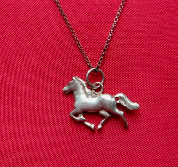 InessaW29's tweet image. Check out Stunning Vintage STERLING  SILVER Running HORSE PENDANT + Chain 3.7 g  UK seller 

ebay.us/m/Du4hKc 

#MHHSBD #VintageFashion  #vintagesilver  #horse #HorseRiding  #giftideas #SummerVibes #Stylish #jewellery #gifts #eBaySeller