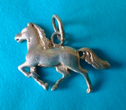 InessaW29's tweet image. Check out Stunning Vintage STERLING  SILVER Running HORSE PENDANT + Chain 3.7 g  UK seller 

ebay.us/m/Du4hKc 

#MHHSBD #VintageFashion  #vintagesilver  #horse #HorseRiding  #giftideas #SummerVibes #Stylish #jewellery #gifts #eBaySeller