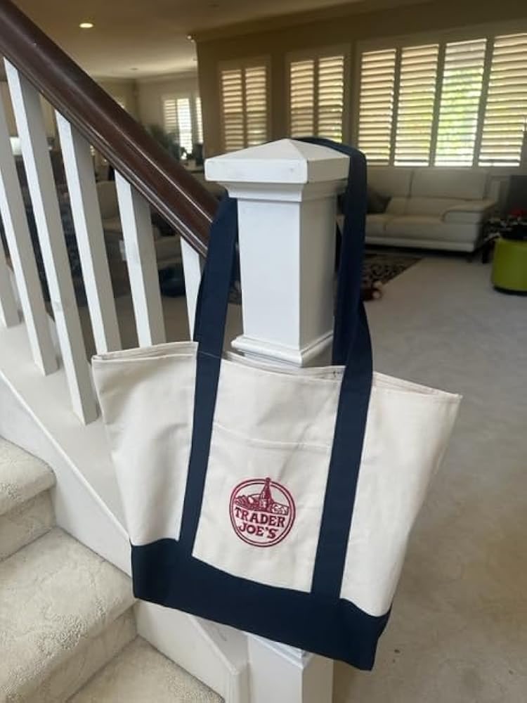 temp_cgy's tweet image. 왜 사람들 이런 트레이더스죠 가방 들고 다니죠
보니까 갖고 싶긴하네
왠진 모룸