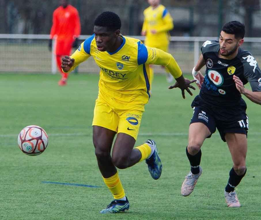 EllBretland's tweet image. Analyst @defreitasalexis watched Thierno Barry for Sochaux B as the Everton new boy netted ten times and recorded five assists from the left and right wing 🔵🟡⚽️🇫🇷

Here, he explains how a goal against Valdahon Vercel then changed everything.

ellbretland.substack.com/p/the-rise-of-…