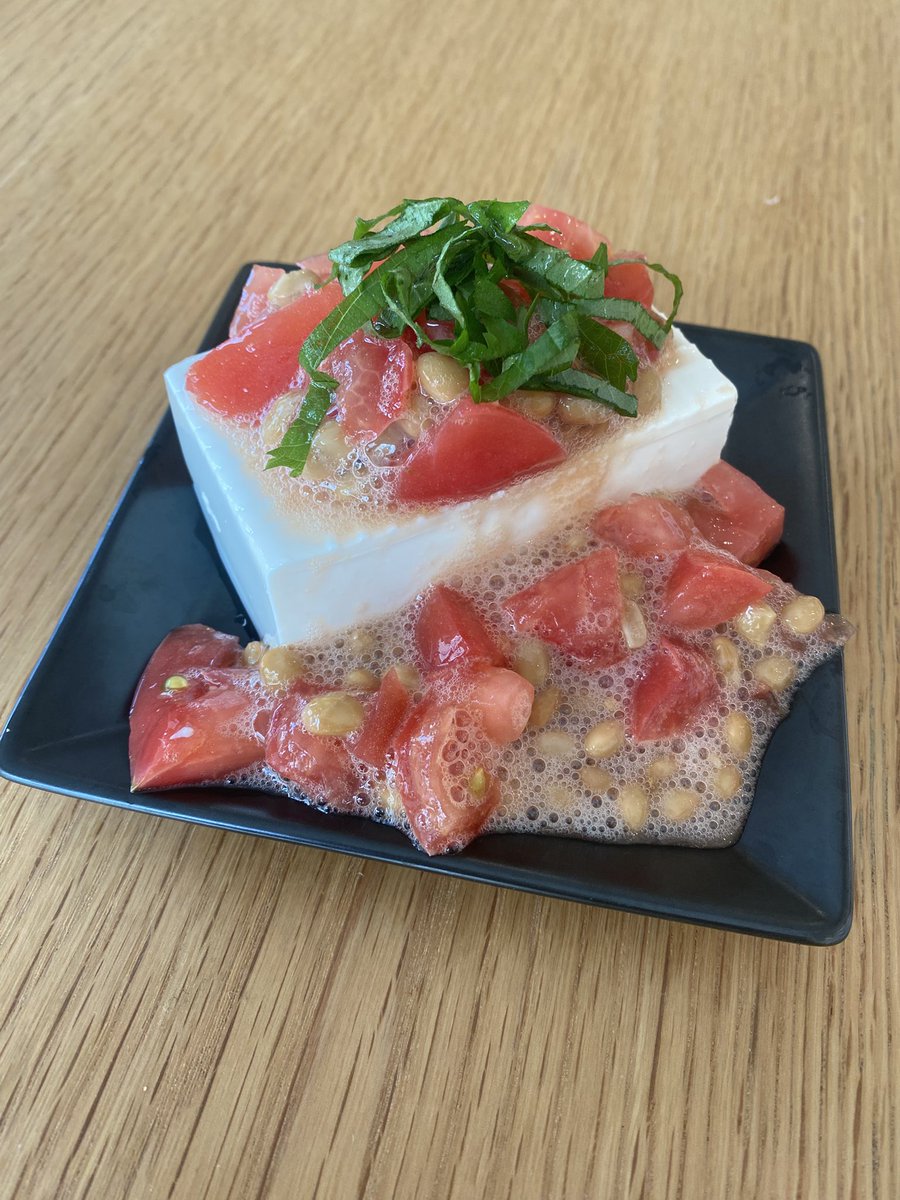 zennoh_food's tweet image. 7月10日は納豆の日🙌
ご飯のお供のイメージですが、豆腐のお供にも最高です👏
一口大に切ったトマトと納豆を合わせて味付けは付属のタレかお醤油で☺️
大葉を乗せても美味しいですよ✨
大豆と麦のホームページができました💻
よかったら覗いてみてくださいね😉
nippon-no-daizu-mugi-zennoh.com