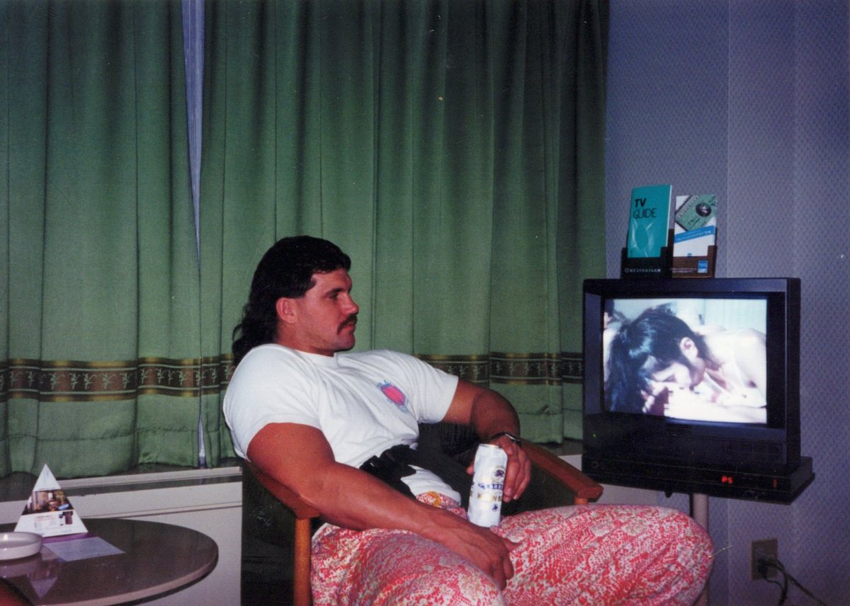 IANdrewDiceClay's tweet photo. Bart Gunn casually watching porn in the hotel https://t.co/p41r4XaIsQ