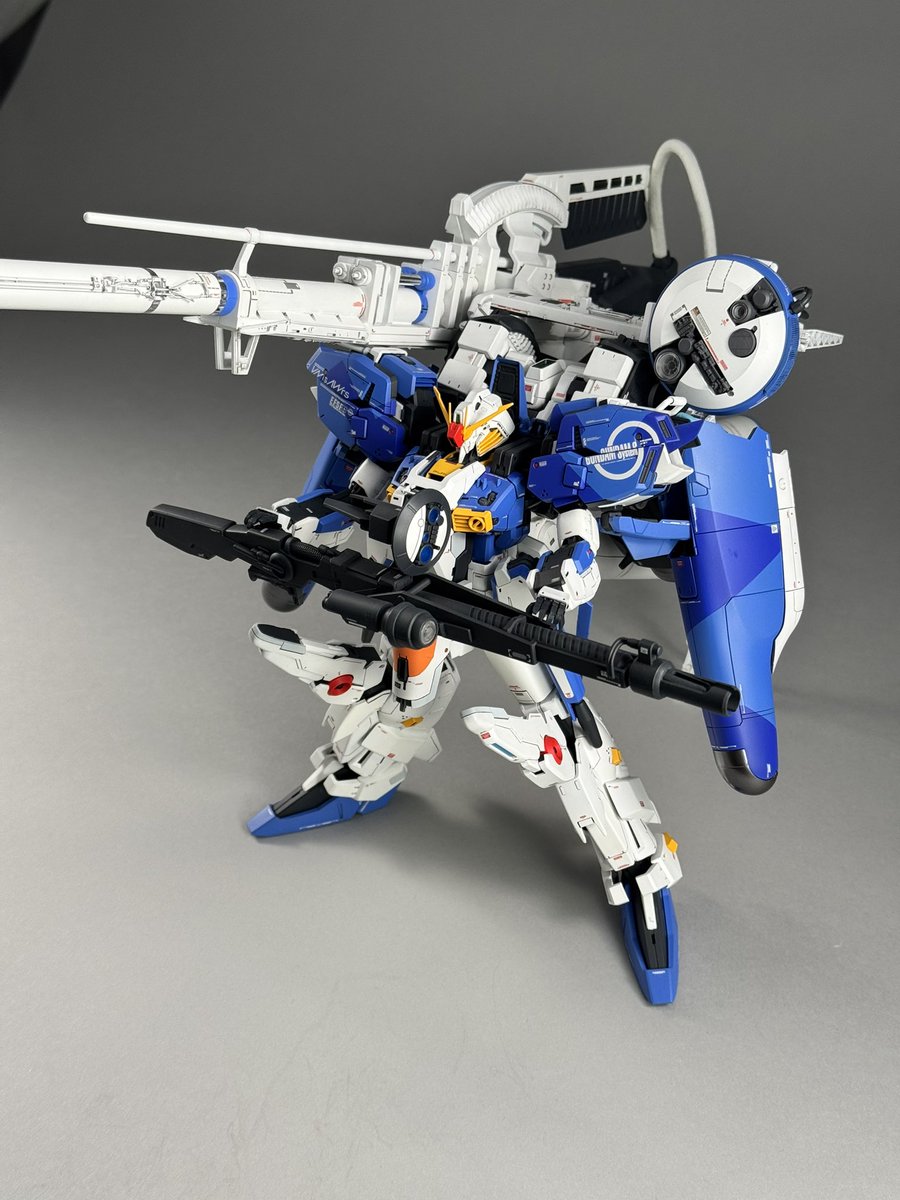 n_a_o_k_i_'s tweet image. 最近は作品集のため連日日中はホビージャパンへ行き撮影ディレクション、帰ったらページのデザインと編集作業、合間に過去作の手直しや作り起こしの製作を繰り返す毎日です。
流石にしんどいけど今日は表紙の色校が上がってきたので確認したら疲れも吹き飛ぶ痺れる出来でした！うひょーーー！！！！…