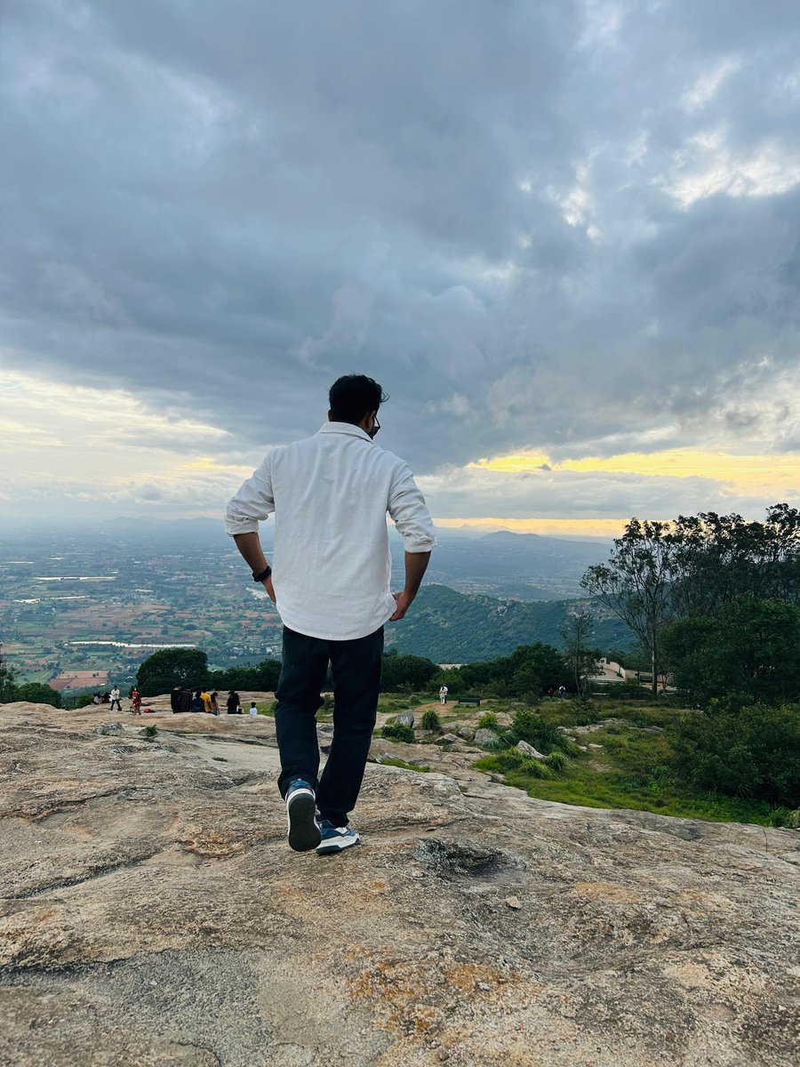 naqueeb_raza's tweet photo. Ditch the chaos. Find peace in the hills. 

 🌄 

#HillVibesOnly #NandiHills https://t.co/ctDKF6lEhT