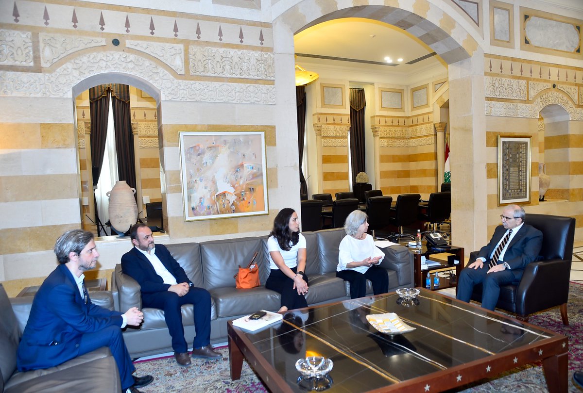 grandserail's tweet photo. استقبل الرئيس #نواف_سلام وفدًا من المنتدى المدني لدعم تطبيق القانون رقم 105/2018 المتعلّق بالمفقودين والمخفيين قسرًا.
وطالب الوفد  بتنفيذ القانون بكامل مندرجاته، ودعا الى تعيين أعضاء جدد للهيئة الوطنية للمفقودين والمخفيين قسرًا ، بعد ان انتهت ولايتها في 3 تموز الجاري.
وقد ابلغ الرئيس سلام الوفد بان مرسوم تعيين الهيئة بات جاهزا وسيتم ادراجه على جدول اعمال مجلس الوزراء في اقرب وقت ممكن.

واستقبل الرئيس سلام وفدا من جمعية "live   “ love Beirut الذي عرض لنشاطات الجمعية التي تعمل لخلق الحلول المستدامة للمشاكل المزمنة، اضافة الى المشاريع والافكار التي تنوي  تنفيذها ومنها مشروع بيئي واخر لفرز النفايات من المصدر.
#مجلس_الوزراء #لبنان #pcm