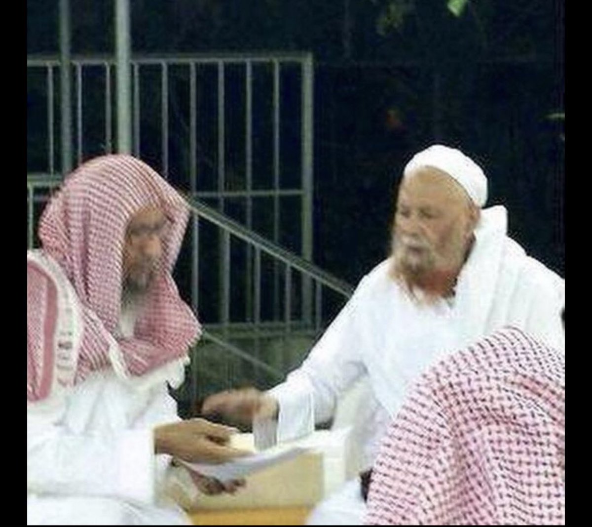 رحم الله الشيخ العلّامة المُحدّث  ربيع المدخلي وغفر ذنبه، ورفع منزلته،
وأحسن الله عزاء أهله وذويه،
وإنّا لله وإنّا إليه راجعون.

 #ربيع_بن_هادي_المدخلي