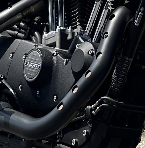 サイレンサーのヒートガード、塗装してキレイになったのはいいけど…
　エキパイのヒートガードと色味が…
しゃーない、土日にやるか…😅

エキパイヒートガード塗装…

けっこう違うね…🥲