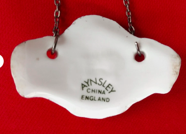 InessaW29's tweet photo. Check out Vintage ENGLISH Aynsley DECANTER LABEL GIN White Golden Great Gift UK seller
https://t.co/4JWiTr4kA7
#MHHSBD #vintage #Gintonic #Drink #decanter #giftideas #vintagesale #gifts #viral #interiordesign #gifts #drinks #promgift #ShopVintage #VintageFinds #decor #eBay https://t.co/lHPDZqjP9U