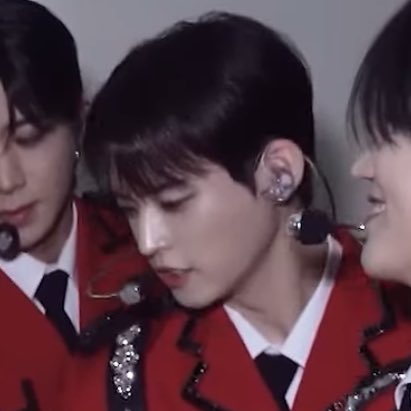 라이츠온하는데 머일케잘생긴거임