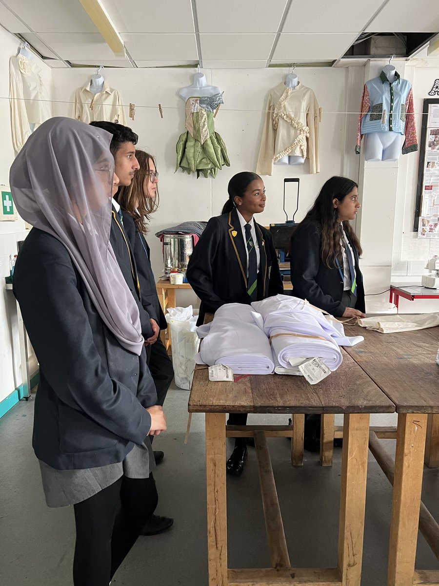 ChilternMMA's tweet image. This week, our Year 10 More Able students had a brilliant opportunity to explore post-16 options at @Cedars_Upper . They were particularly inspired by lessons in Criminology, Fashion, and Economics — a fantastic insight into future pathways! 🚏👏🏼

Thank you @Umara1Qureshi !
